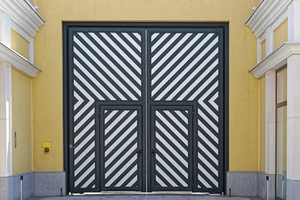 Puertas diagonales —  Fotos de Stock