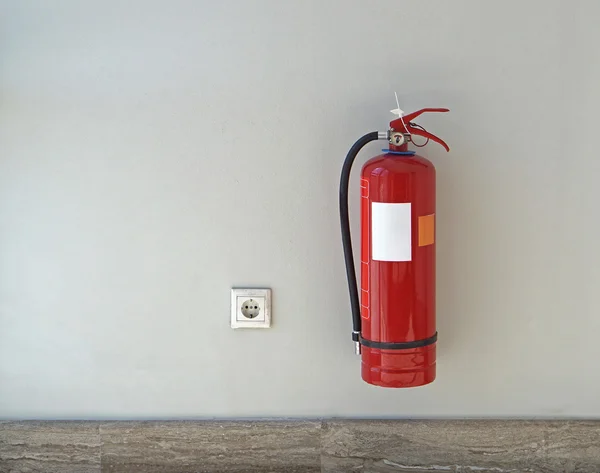 Extintor na parede — Fotografia de Stock