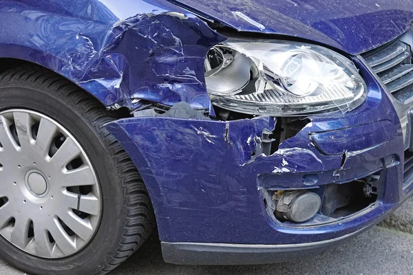 Damaged car collision — Stock Photo, Image