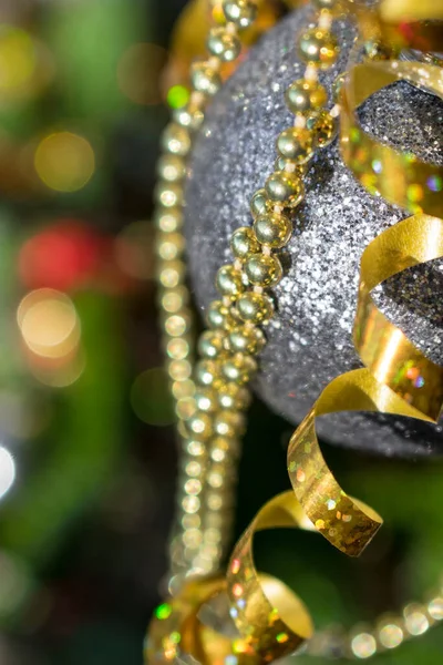 Bola Navidad Brillante Con Decoraciones Oro —  Fotos de Stock