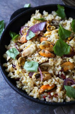 Deniz ürünleri closeup ile Bulgur