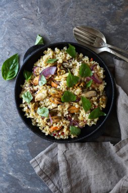 bulgur ve deniz ürünleri ile pilav