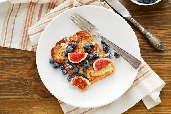 French toast with berry — Stock Photo, Image