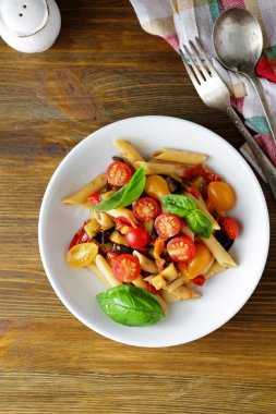  kavrulmuş sebze ile makarna penne