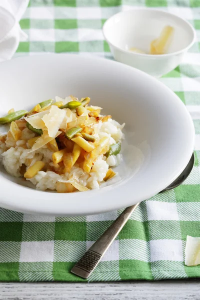 Risotto med rostad gröna bönor — Stockfoto