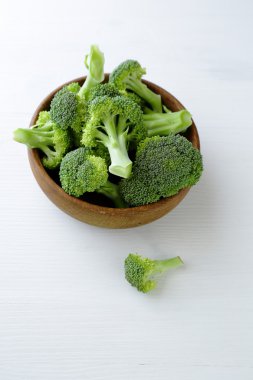 Kâsede taze brokoli.