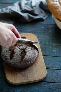 doğrama tahtası kesme ekmek