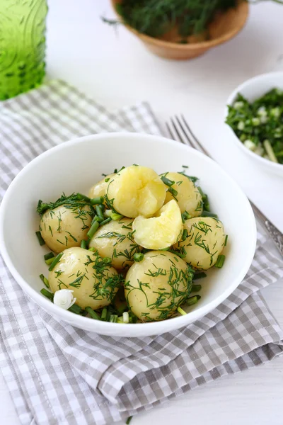 Färsk potatis med dill — Stockfoto