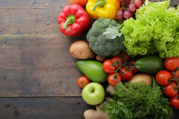 Warzywa i owoce na tablicach z miejsca dla tekstu — Zdjęcie stockowe