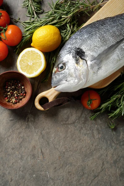 Fond alimentaire avec du poisson — Photo