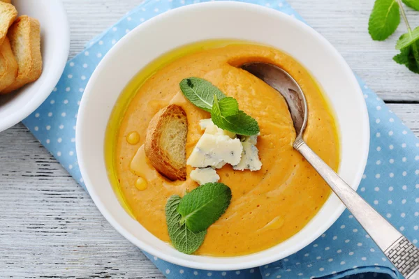 Zuppa di crema di zucca in ciotola — Foto Stock