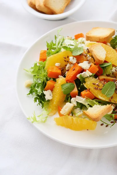 Salada de abóbora saudável com laranjas — Fotografia de Stock
