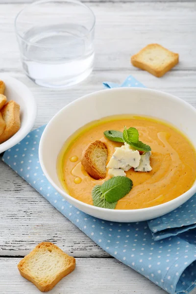 Pumpkin soup with cheese and peppermint — Stock Photo, Image
