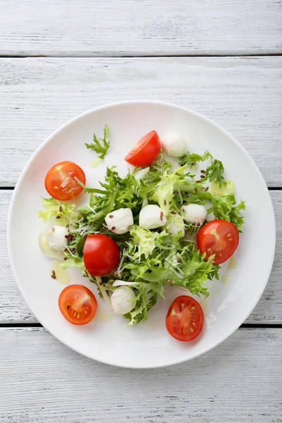Taze kırmızı domates salatası — Stok fotoğraf