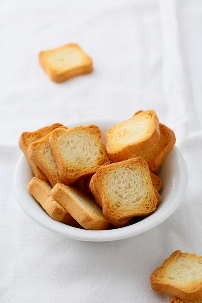 Scherpe tarwebrood croutons — Stockfoto