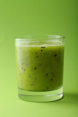 Yeşil yüzlü, yaz içecek