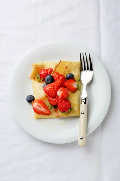 Crepes con fragole — Foto Stock