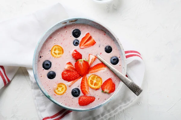 Healthy summer breakfast smothie — Stock Photo, Image