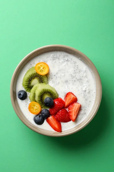 Frukost med chia frön och frukter — Stockfoto