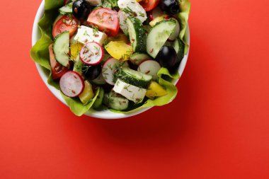 Beyaz kase taze salata