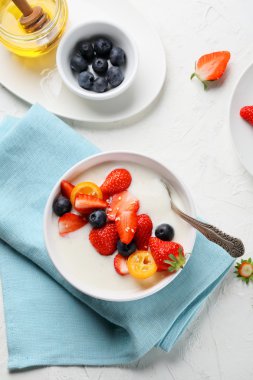 smothie kase çilek ile Kahvaltı