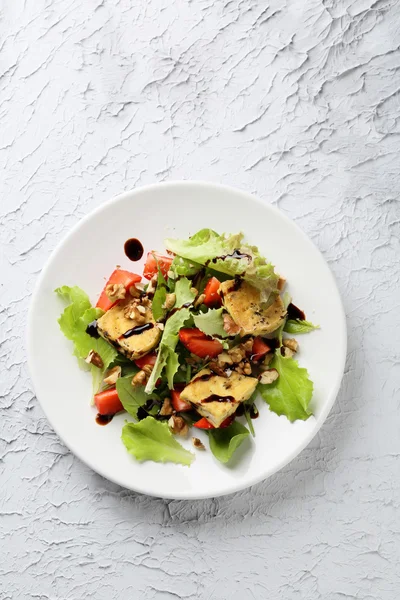 Zomer salade met geroosterde tofu — Stockfoto