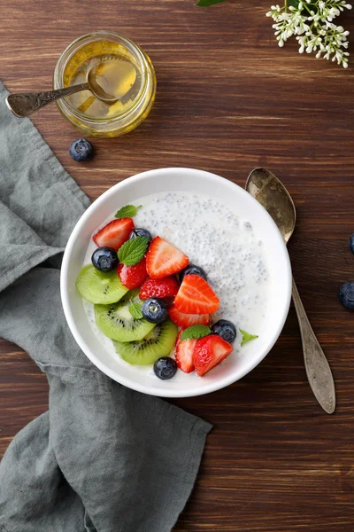 Frukost superfood skål med yoghurt och chia — Stockfoto