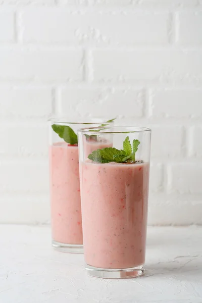 Summer strawberry smoothie — Stock Photo, Image