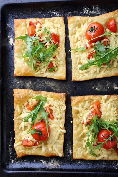 Summer pie with tomato and cheese — Stock Photo, Image