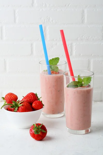 Smoothie de verão fresco com baga — Fotografia de Stock