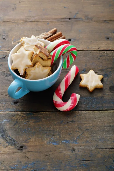 Christmas cookies and candy in blue cup — Stock Photo, Image