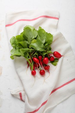 organik taze turp demet