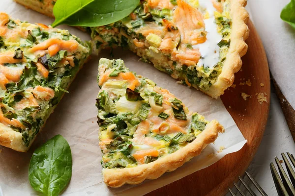 Rustic salmon quiche with spinach — Stock Photo, Image