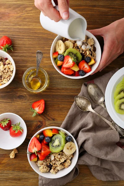 Крупи сніданок миска з фруктами — стокове фото