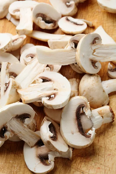 Geschnittene rohe Champignons aus nächster Nähe — Stockfoto