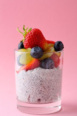 Chia tohum puding cam meyve ile