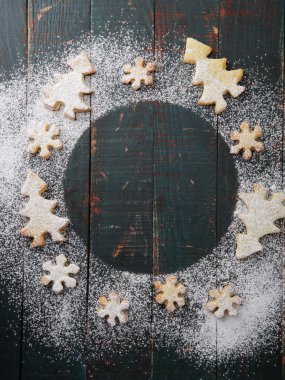 Gingerbread çerezleri rustik arka plan üzerinde