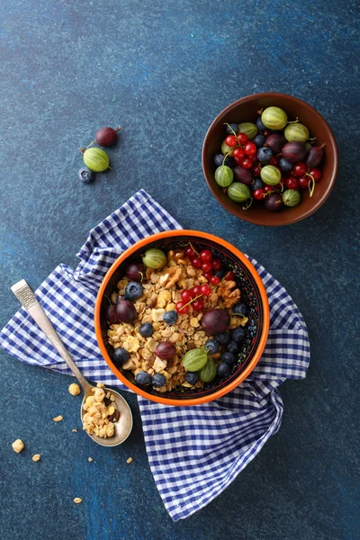 Cuenco de desayuno saludable con bayas — Foto de Stock