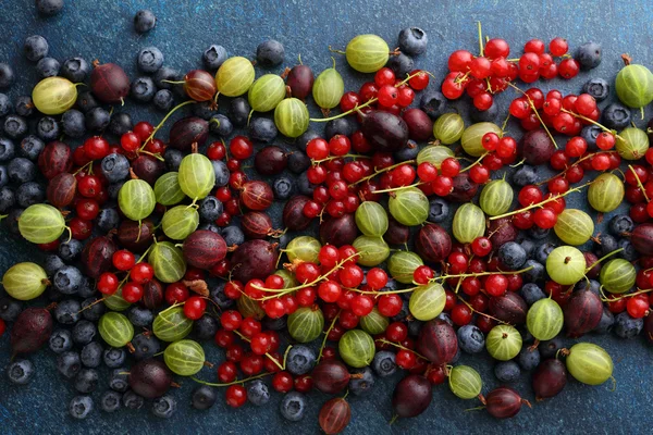 Letní plody mix na kameni, backgroundberries mix na kámen. AGRI — Stock fotografie