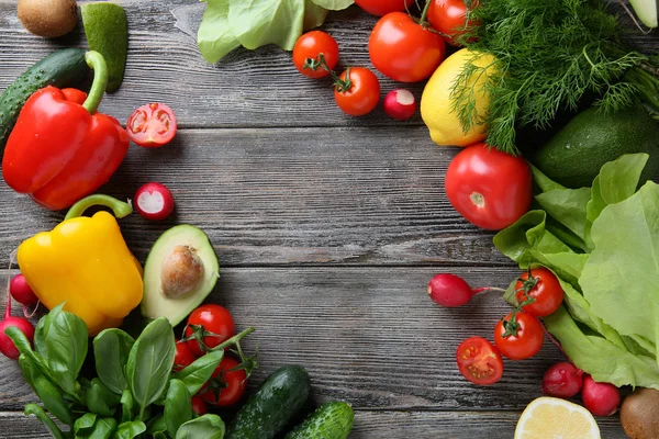 Fresh organic vegetables on wood boards. — Stock Photo, Image