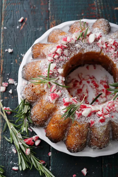 Round christmas cake with peppermint cane icing — Stock Photo, Image