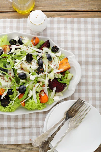 Salade met gebakken groenten — Stockfoto