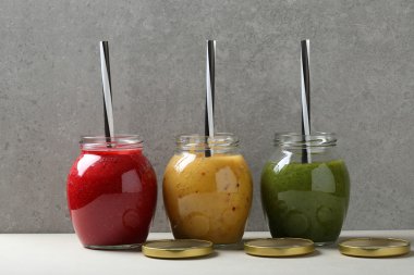 Yaz protein iç kavanozun içinde