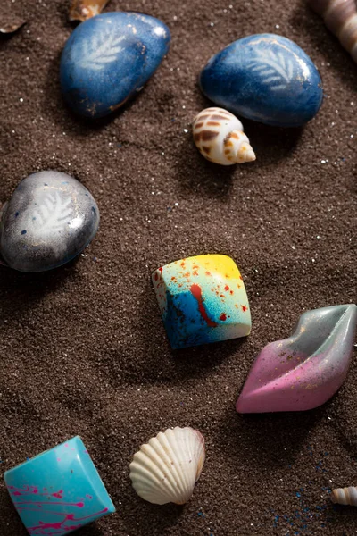 Overhead View Chocolate Candies Seashells Brown Sand — Stock Photo, Image