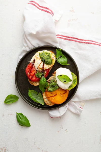 Toast Cheese Pesto Top View — Stock Photo, Image