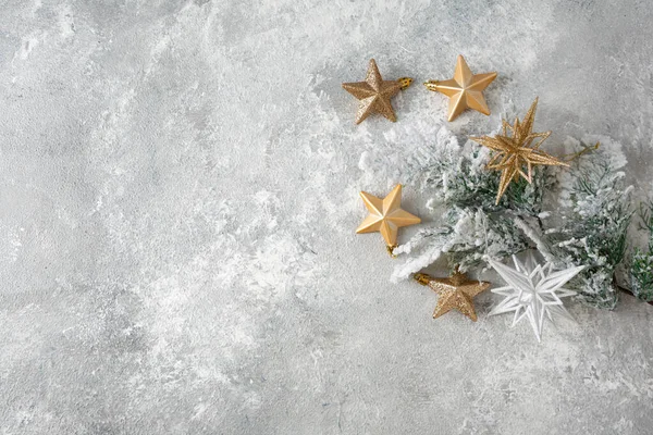 Bovenaanzicht Van Golden Chsitmas Ster Besneeuwde Takken — Stockfoto