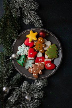 Tabak görünümünde tatil kurabiyeleri