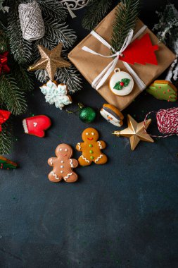 Noel süslemeleri ve kurabiyelerin genel görünümü