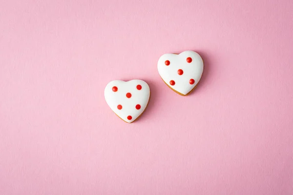 Zwei Herzen Auf Rosa Oberfläche Kopierraum Valentinstag Konzept — Stockfoto