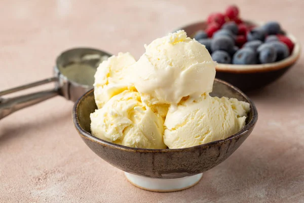 Крупный План Ванильного Мороженого Миске Летний Десерт — стоковое фото